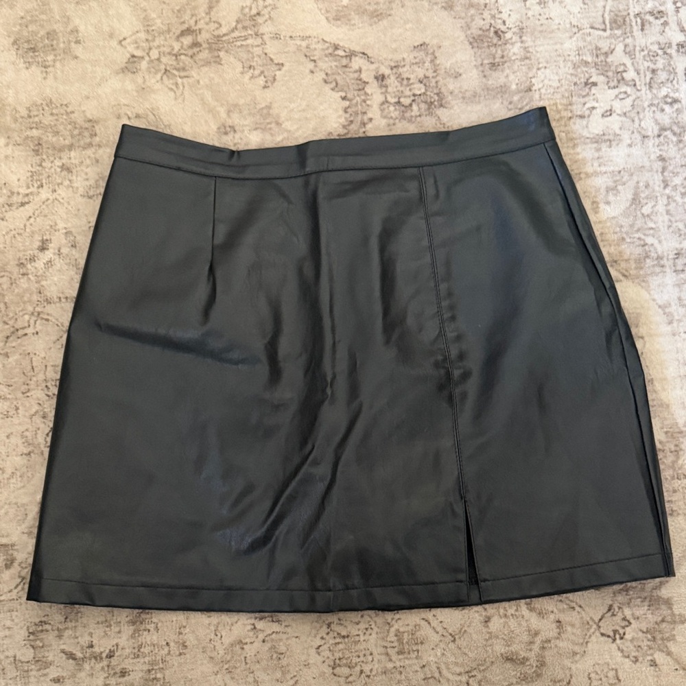 Elegant Black Leather Skirt
